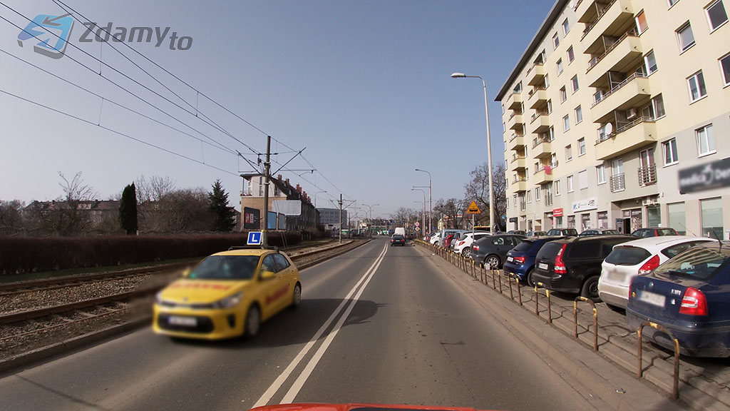 Soll man in dieser Situation beim Umfahren besonders vorsichtig sein?