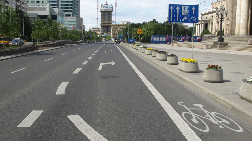 Dürfen Sie den Fahrstreifen für Fährräder benutzen, wenn Sie ein einspuriges Kraftrad fahren?