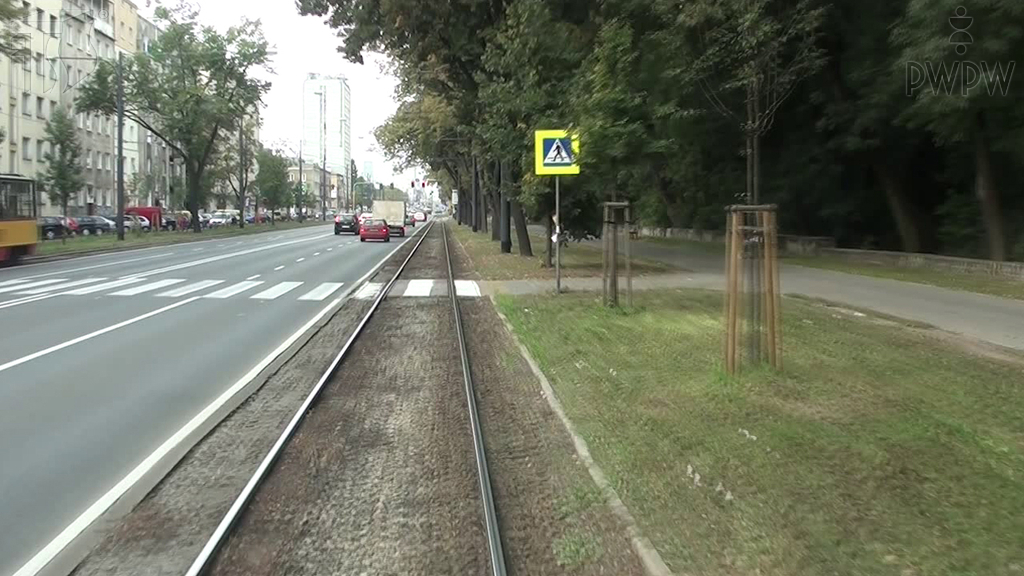 Darf man in dieser Situation fahren, obwohl keine Straßenbahnampel da ist?