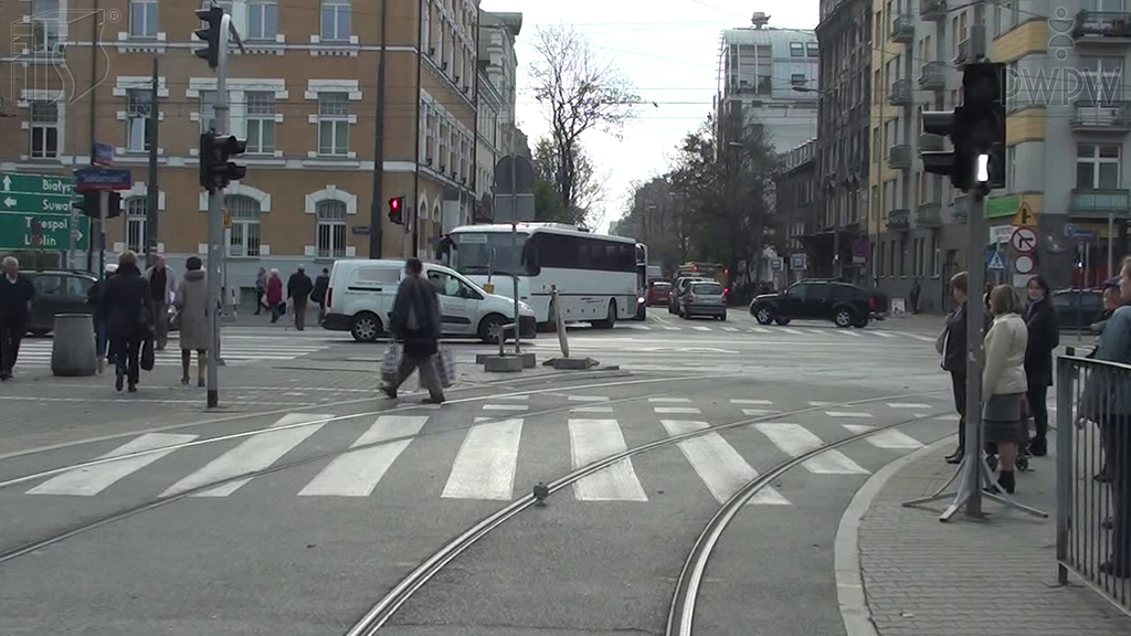 Soll man in dieser Situation beim Abbiegen den beabsichtigten Fahrtrichtungswechsel signalisieren?