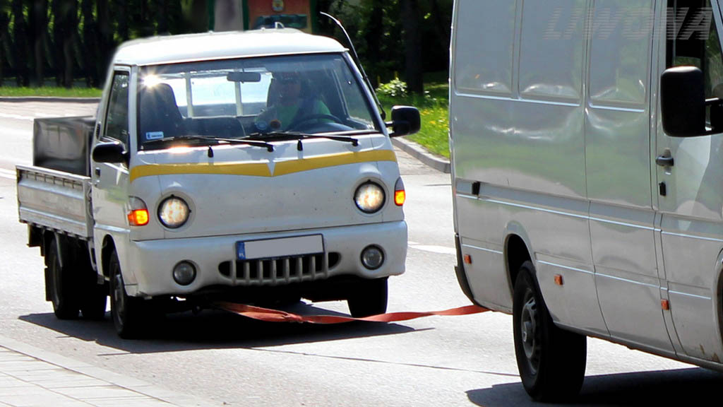 Does the towed vehicle have an effect on the field of vision of the driver?