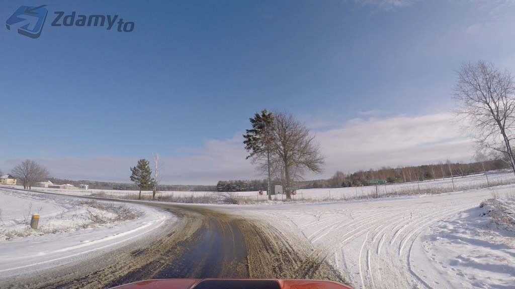 What behaviour increases the risk of skidding on icy road surfaces?
